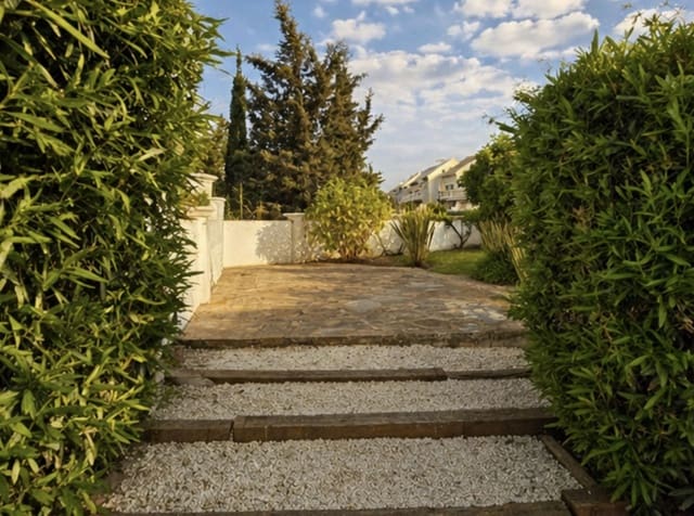 Bauplatz zu verkaufen in La Duquesa / Puerto de la Duquesa, Manilva - 215.000 € (Ref: 9798203)