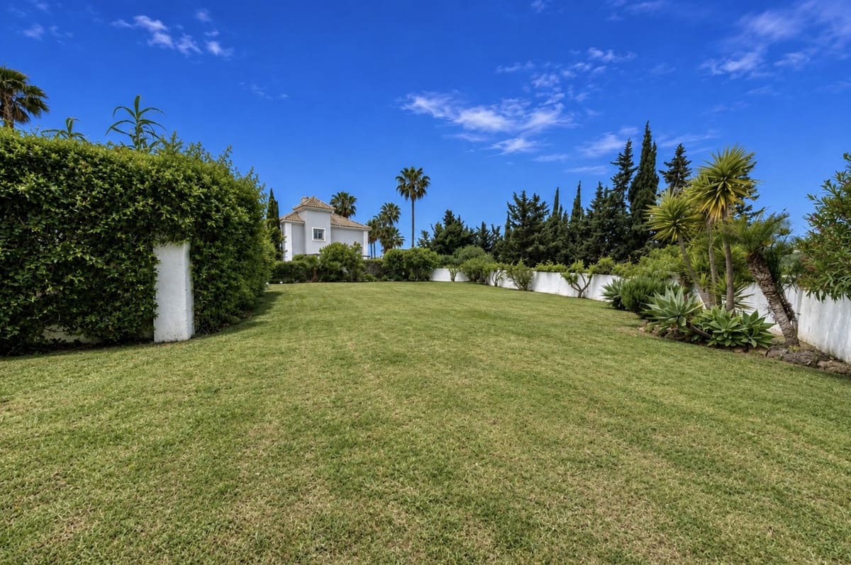 Terreno para Construção para venda em La Duquesa / Puerto de la Duquesa - 215 000 € (Ref: 9798203)