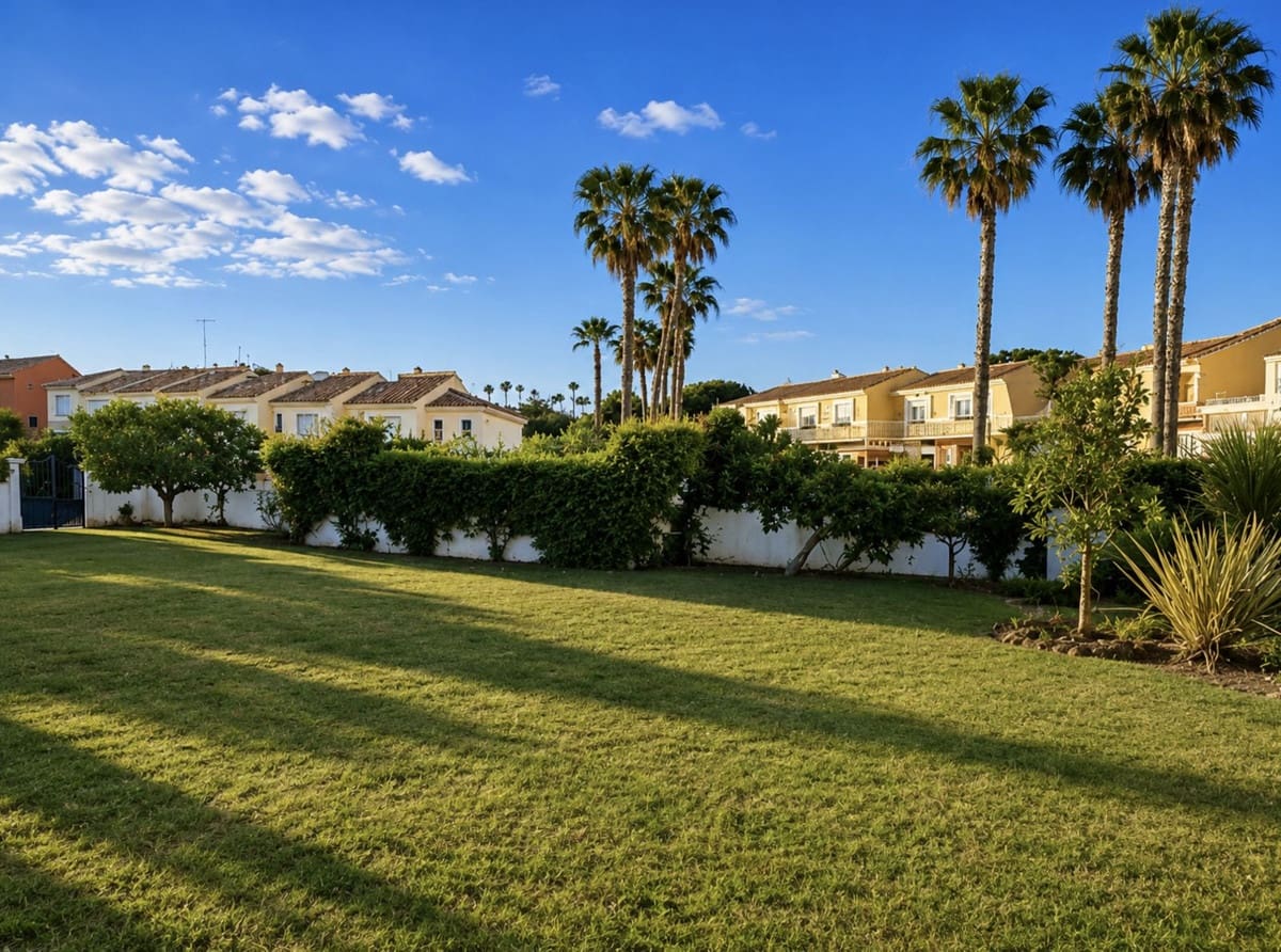 Terreno para Construção para venda em La Duquesa / Puerto de la Duquesa - 215 000 € (Ref: 9798203)
