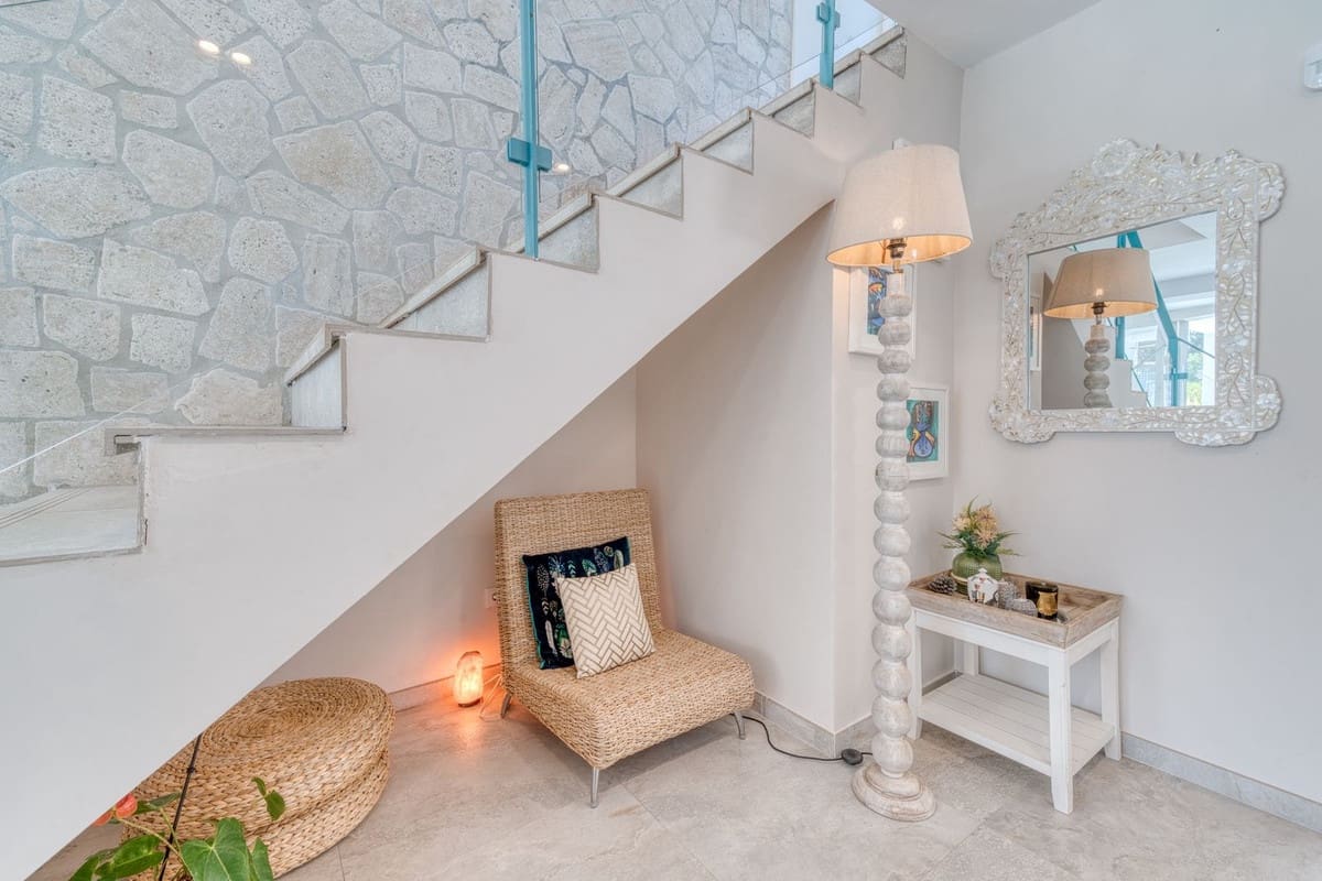 6 makuuhuone Huvila myytävänä paikassa El Rosario mukana uima-altaan 
autotalli - 2 380 000 € (Ref: 9802880)