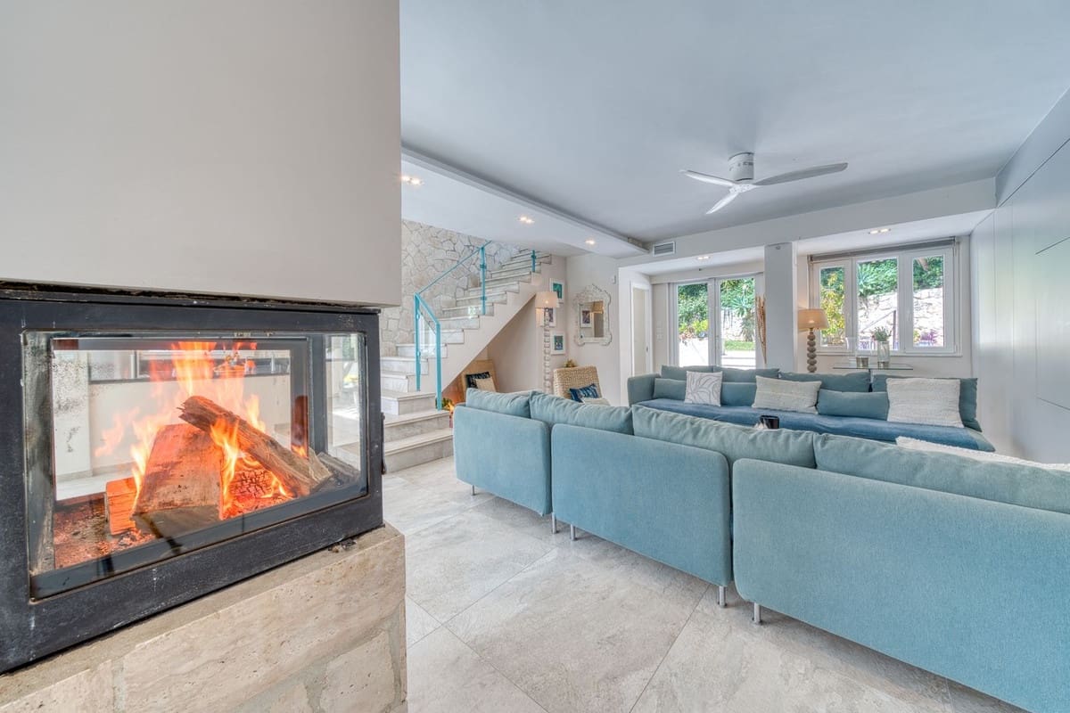 6 makuuhuone Huvila myytävänä paikassa El Rosario mukana uima-altaan 
autotalli - 2 380 000 € (Ref: 9802880)