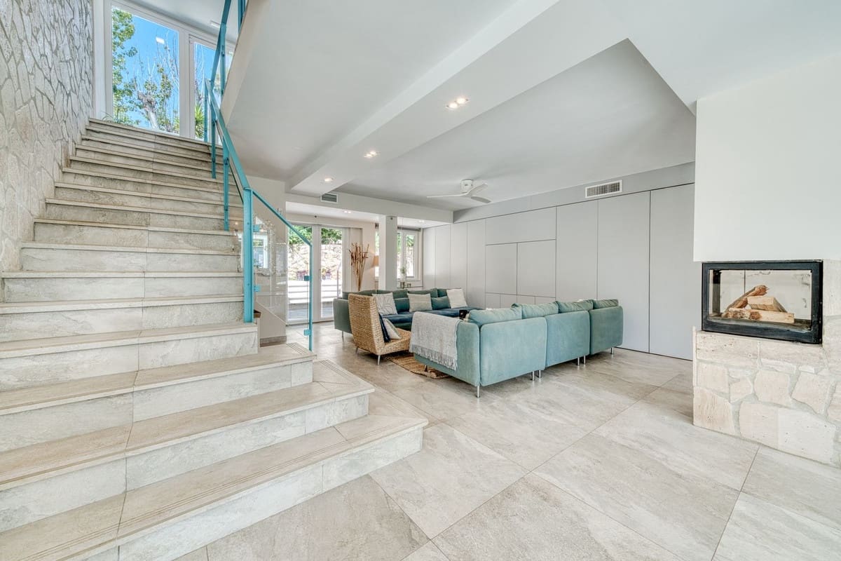 6 makuuhuone Huvila myytävänä paikassa El Rosario mukana uima-altaan 
autotalli - 2 380 000 € (Ref: 9802880)