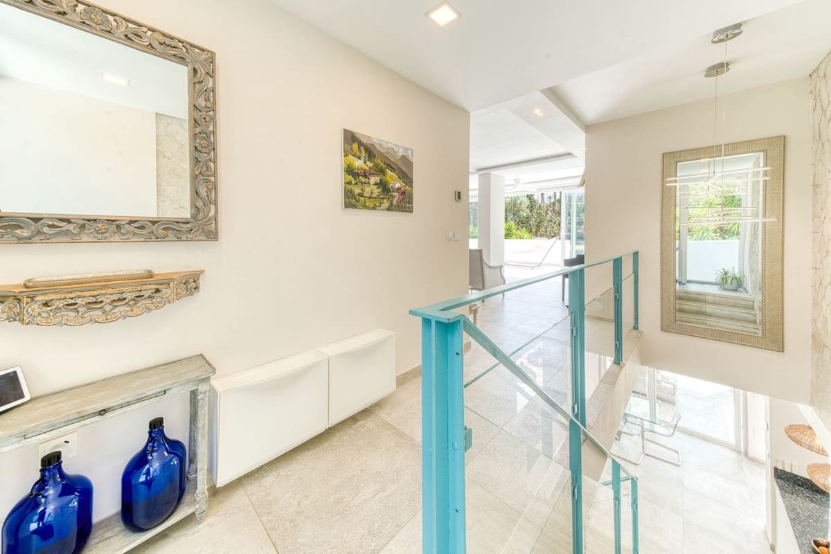 6 makuuhuone Huvila myytävänä paikassa El Rosario mukana uima-altaan 
autotalli - 2 380 000 € (Ref: 9802880)