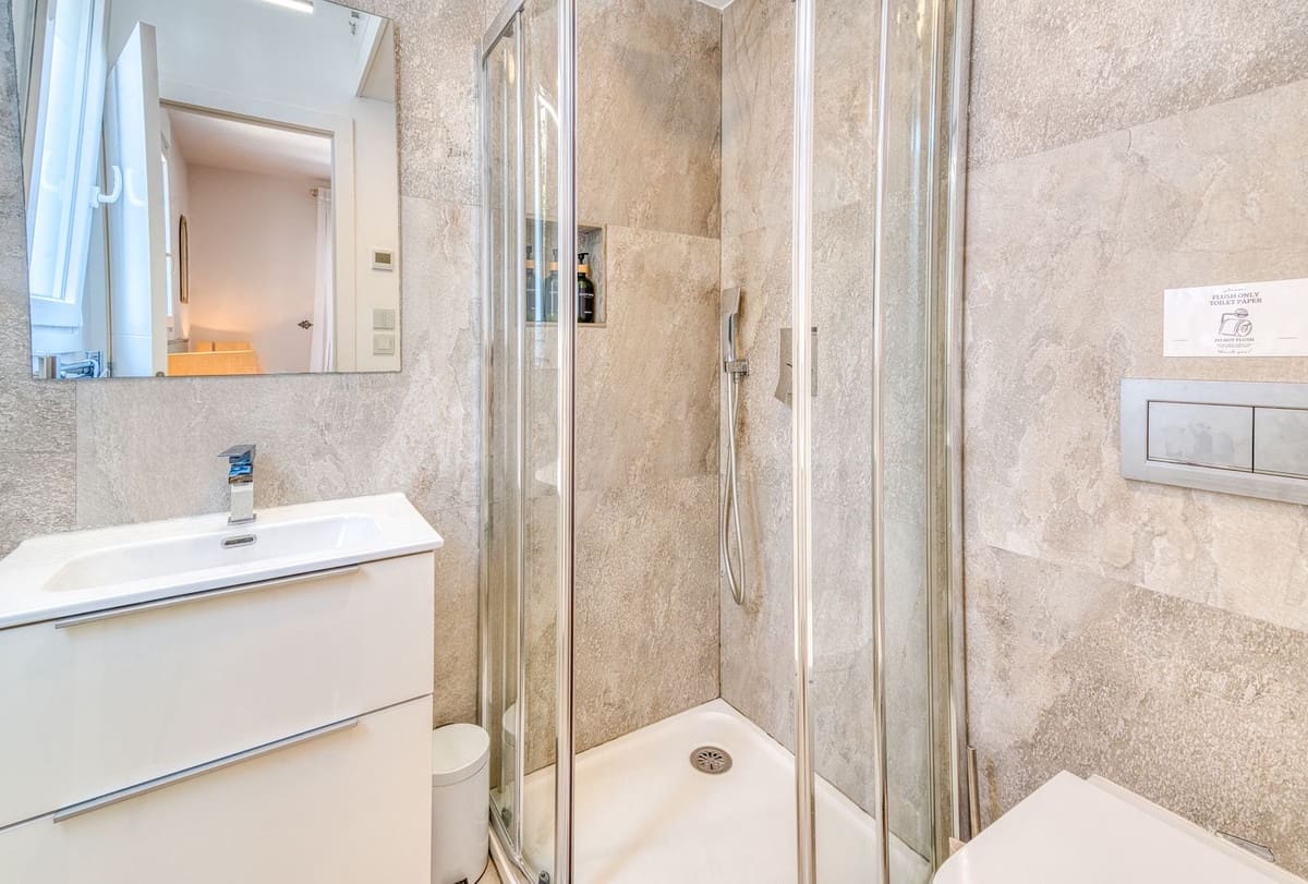 6 makuuhuone Huvila myytävänä paikassa El Rosario mukana uima-altaan 
autotalli - 2 380 000 € (Ref: 9802880)