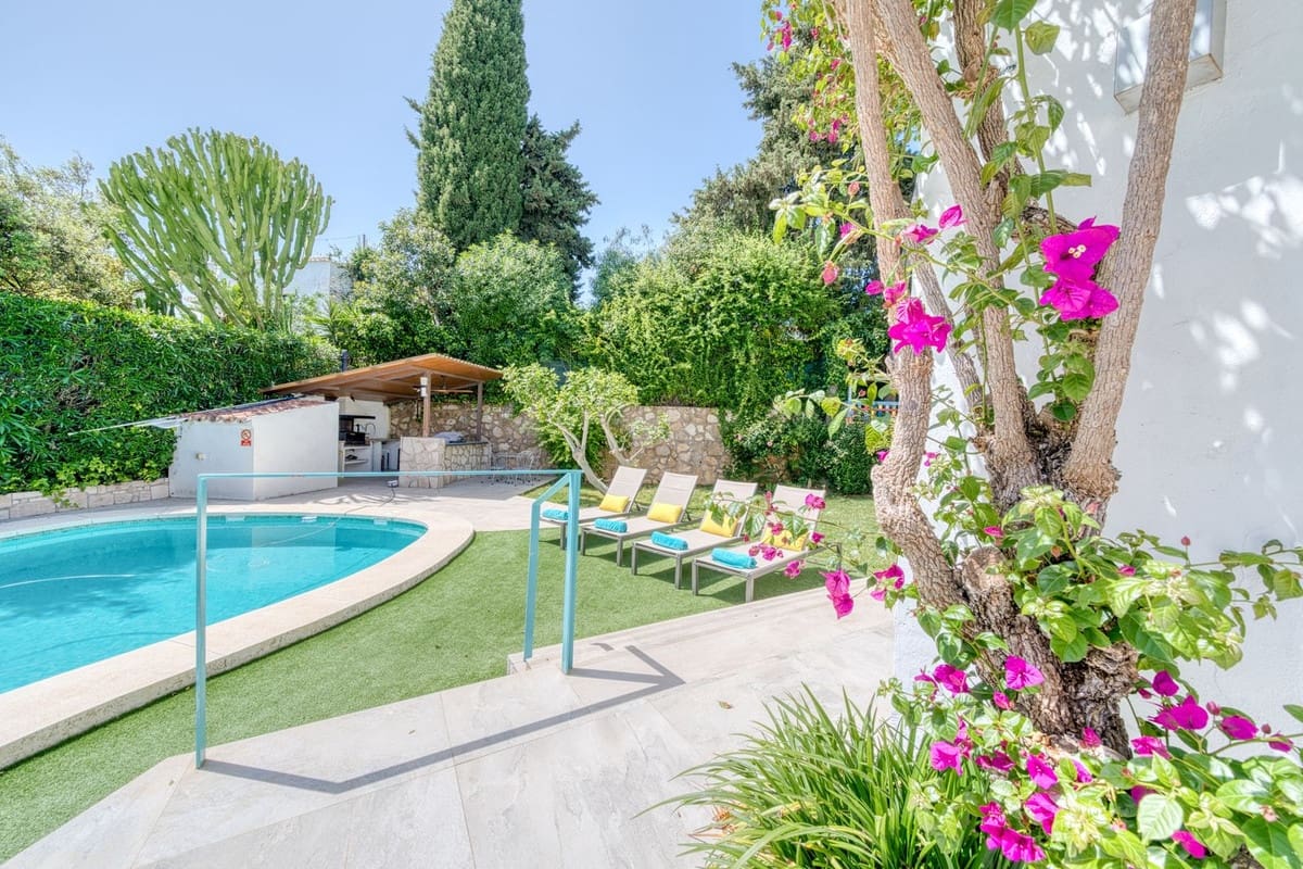 6 makuuhuone Huvila myytävänä paikassa El Rosario mukana uima-altaan 
autotalli - 2 380 000 € (Ref: 9802880)