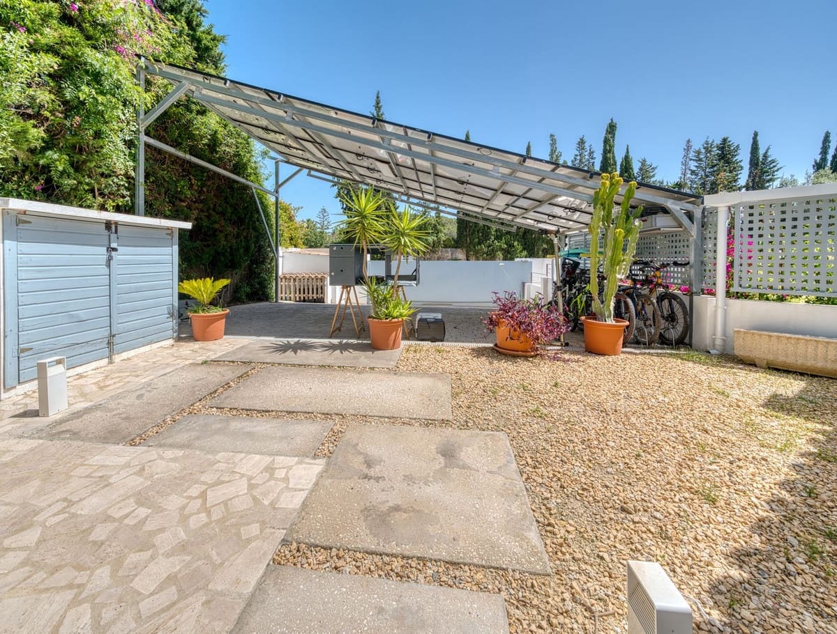 6 makuuhuone Huvila myytävänä paikassa El Rosario mukana uima-altaan 
autotalli - 2 380 000 € (Ref: 9802880)