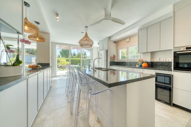 6 quarto Moradia para venda em El Rosario, Marbella com piscina garagem - 2 380 000 € (Ref: 9802880)