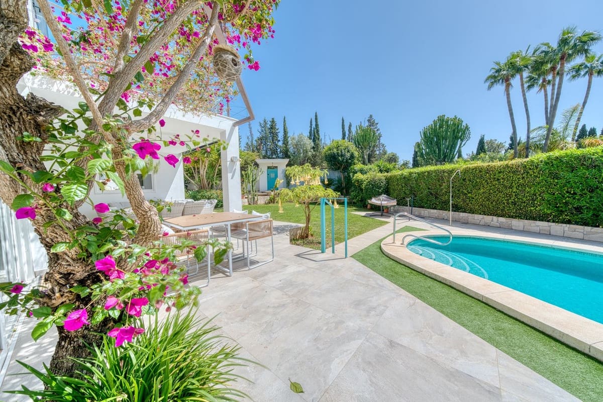 6 Zimmer Villa zu verkaufen in El Rosario mit Pool Garage - 2.380.000 € (Ref: 9802880)