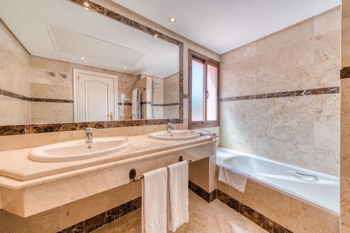 2 soveværelse Lejlighed til salg i Puerto Banus med swimmingpool garage - € 795.000 (Ref: 9805594)