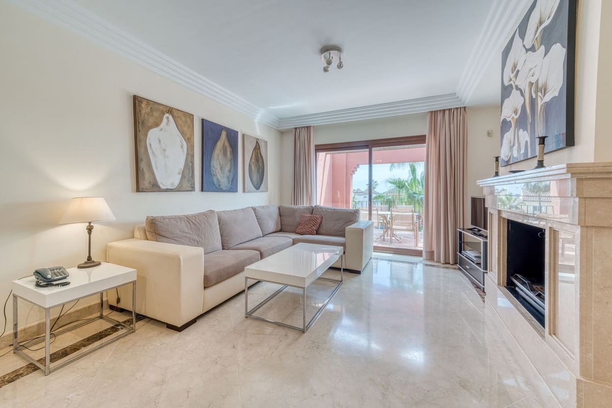 2 soveværelse Lejlighed til salg i Puerto Banus med swimmingpool garage - € 795.000 (Ref: 9805594)