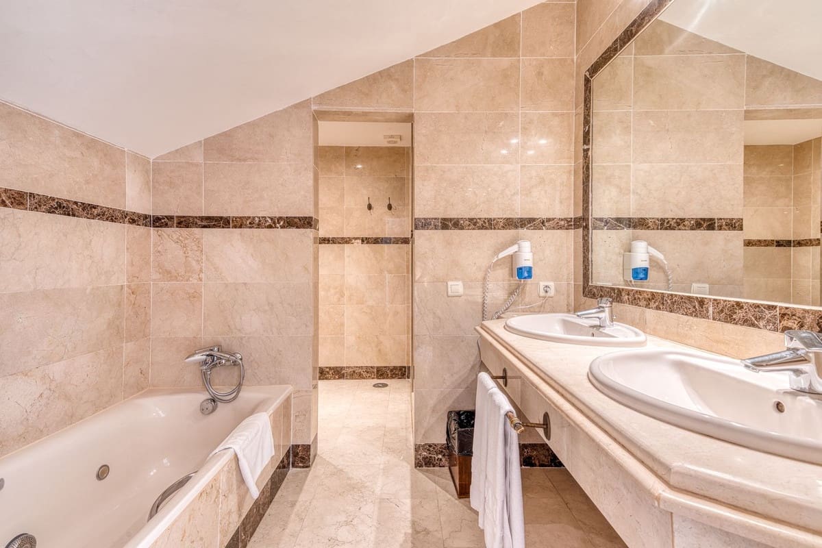 2 soveværelse Lejlighed til salg i Puerto Banus med swimmingpool garage - € 795.000 (Ref: 9805594)