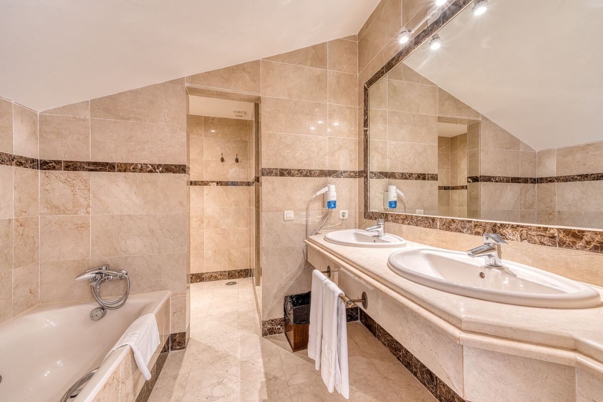 2 soveværelse Lejlighed til salg i Puerto Banus med swimmingpool garage - € 795.000 (Ref: 9805594)