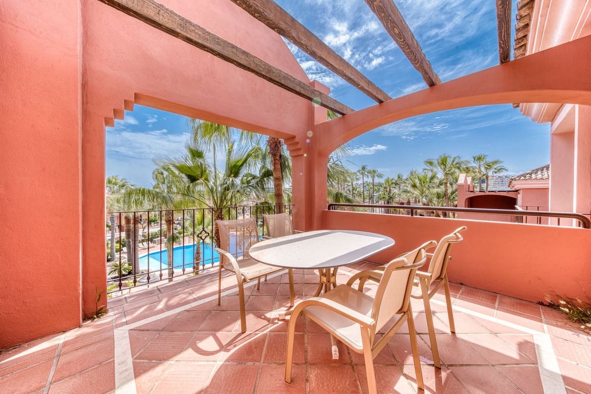 2 soveværelse Lejlighed til salg i Puerto Banus med swimmingpool garage - € 795.000 (Ref: 9805594)