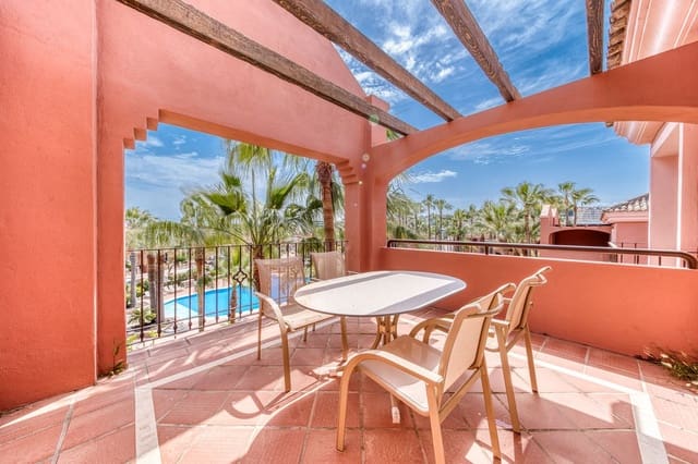 2 soveværelse Lejlighed til salg i Puerto Banus, Marbella med swimmingpool garage - € 795.000 (Ref: 9805594)