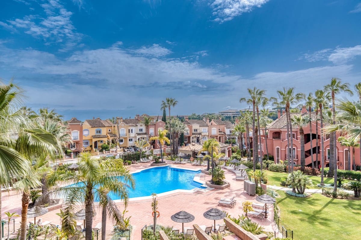 2 soveværelse Lejlighed til salg i Puerto Banus med swimmingpool garage - € 795.000 (Ref: 9805594)