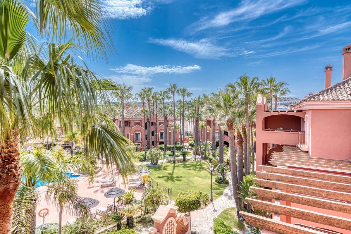 2 soveværelse Lejlighed til salg i Puerto Banus med swimmingpool garage - € 795.000 (Ref: 9805594)