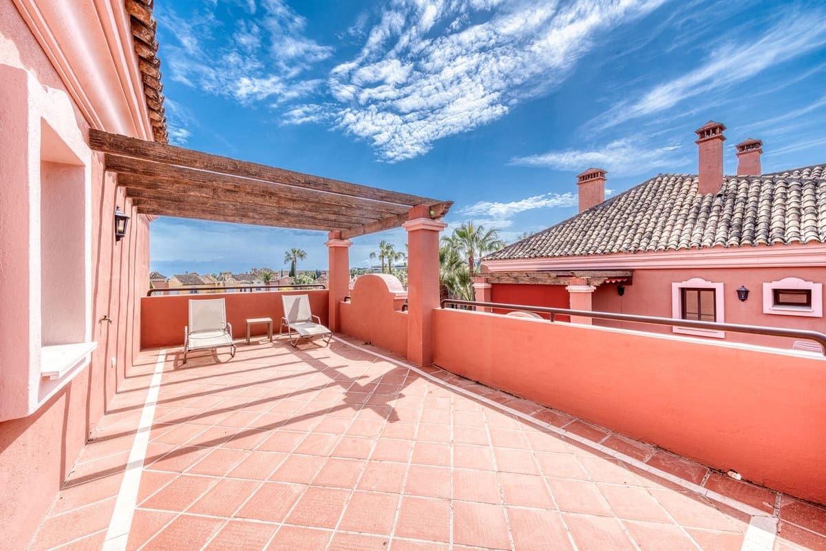 2 soveværelse Lejlighed til salg i Puerto Banus med swimmingpool garage - € 795.000 (Ref: 9805594)