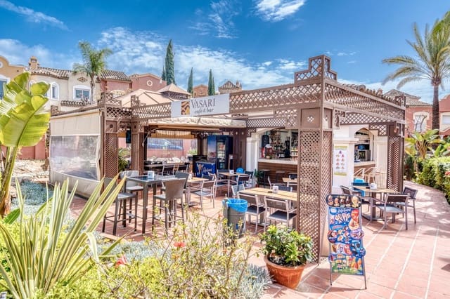 2 soveværelse Lejlighed til salg i Puerto Banus, Marbella med swimmingpool garage - € 795.000 (Ref: 9805594)