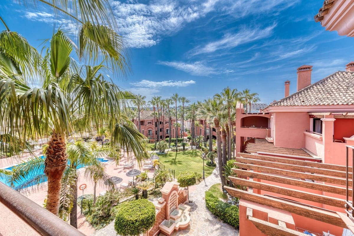 2 soveværelse Lejlighed til salg i Puerto Banus med swimmingpool garage - € 795.000 (Ref: 9805594)