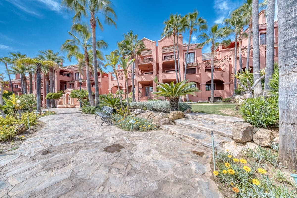 2 soveværelse Lejlighed til salg i Puerto Banus med swimmingpool garage - € 795.000 (Ref: 9805594)