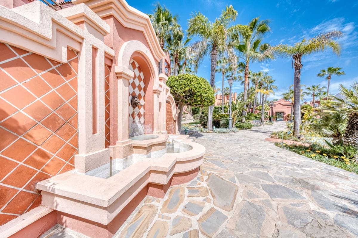 2 soveværelse Lejlighed til salg i Puerto Banus med swimmingpool garage - € 795.000 (Ref: 9805594)