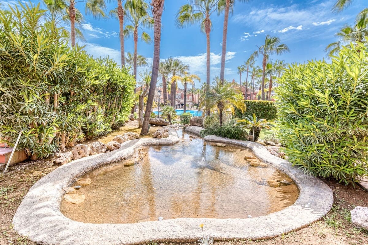 2 soveværelse Lejlighed til salg i Puerto Banus med swimmingpool garage - € 795.000 (Ref: 9805594)