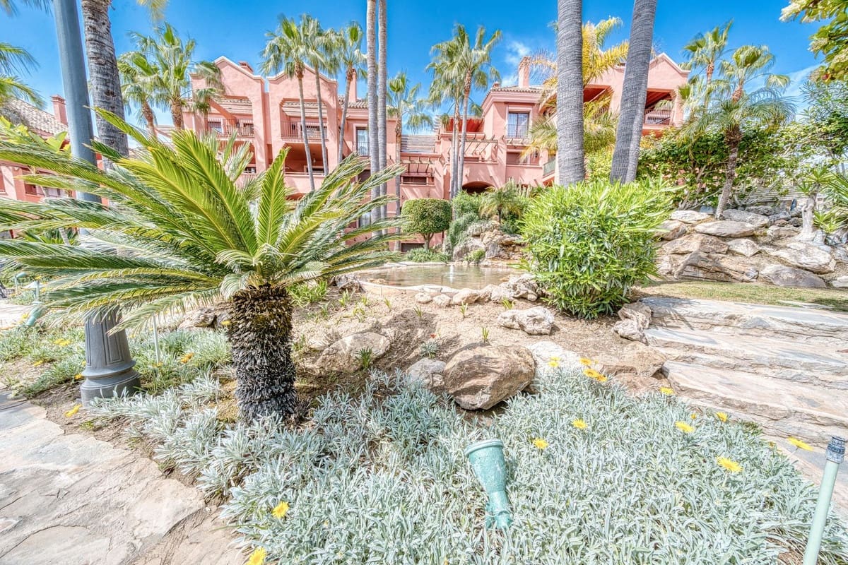 2 soveværelse Lejlighed til salg i Puerto Banus med swimmingpool garage - € 795.000 (Ref: 9805594)