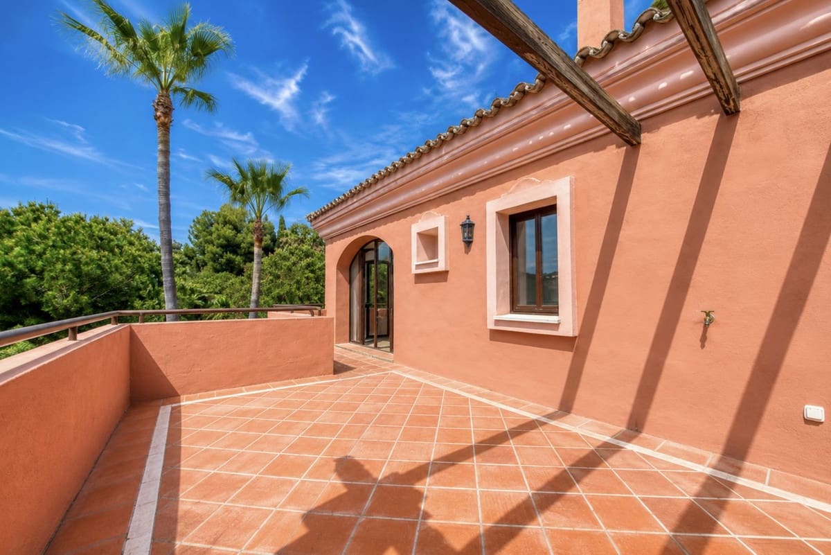 2 bedroom Apartment for sale in Puerto Banus with pool garage - € 795,000 (Ref: 9805594)