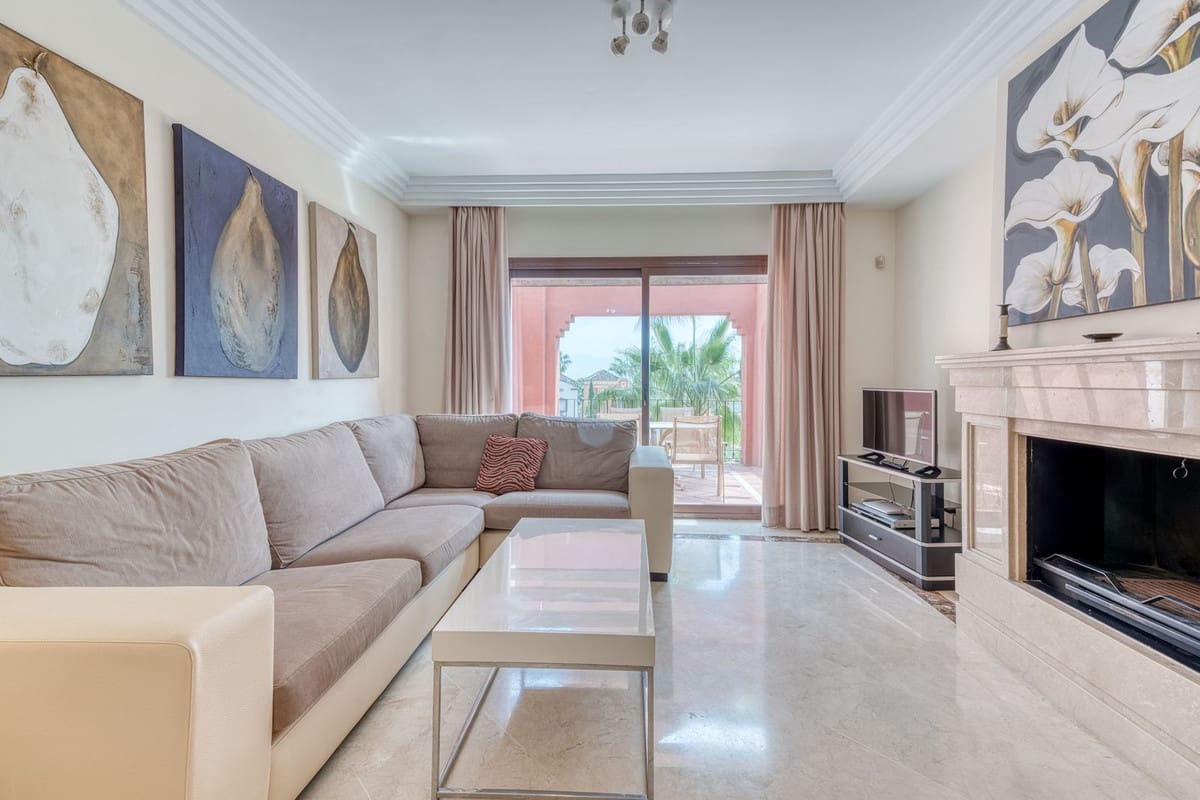 2 bedroom Apartment for sale in Puerto Banus with pool garage - € 795,000 (Ref: 9805594)