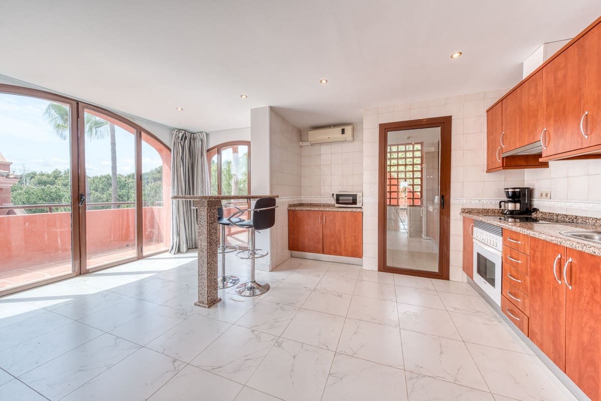 2 bedroom Apartment for sale in Puerto Banus with pool garage - € 795,000 (Ref: 9805594)