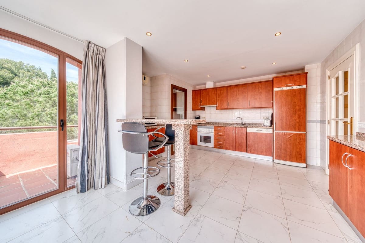 2 bedroom Apartment for sale in Puerto Banus with pool garage - € 795,000 (Ref: 9805594)
