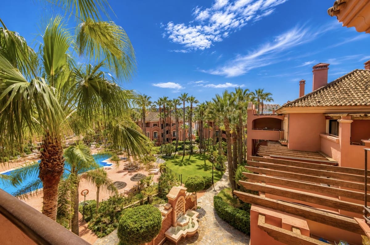 2 bedroom Apartment for sale in Puerto Banus with pool garage - € 795,000 (Ref: 9805594)