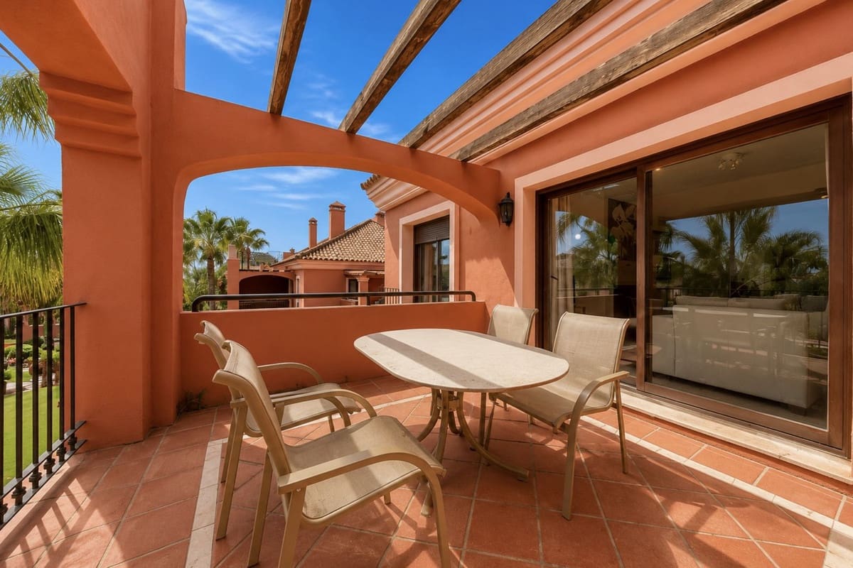 2 bedroom Apartment for sale in Puerto Banus with pool garage - € 795,000 (Ref: 9805594)
