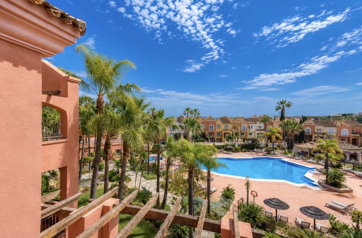 2 bedroom Apartment for sale in Puerto Banus with pool garage - € 795,000 (Ref: 9805594)