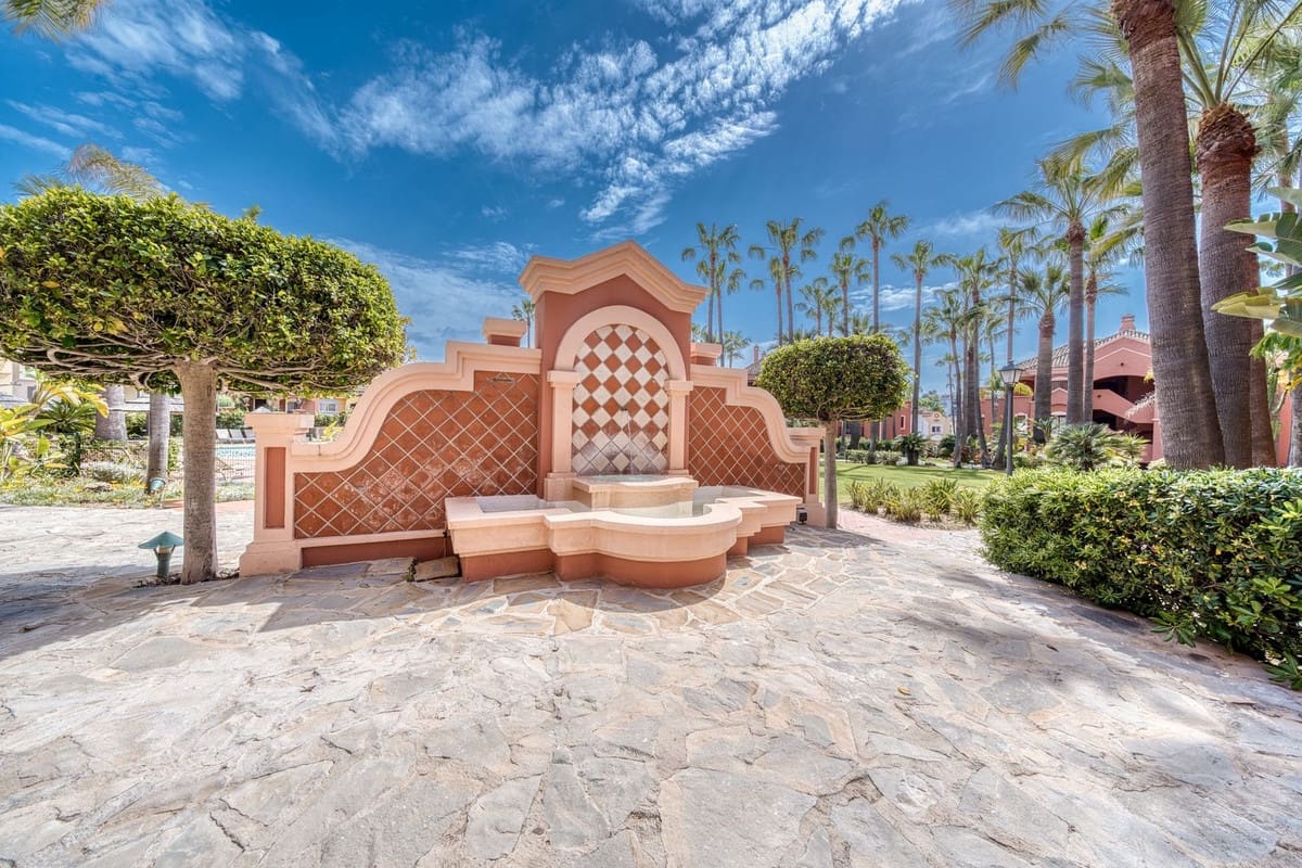 2 bedroom Apartment for sale in Puerto Banus with pool garage - € 795,000 (Ref: 9805594)