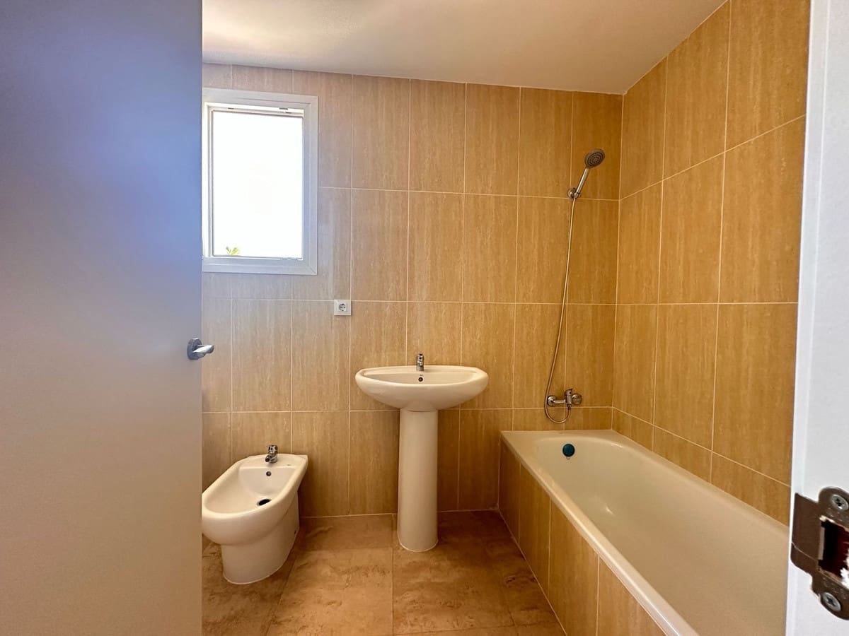 Apartamento de 2 habitaciones en La Duquesa / Puerto de la Duquesa en venta con piscina garaje - 249.000 € (Ref: 9807024)