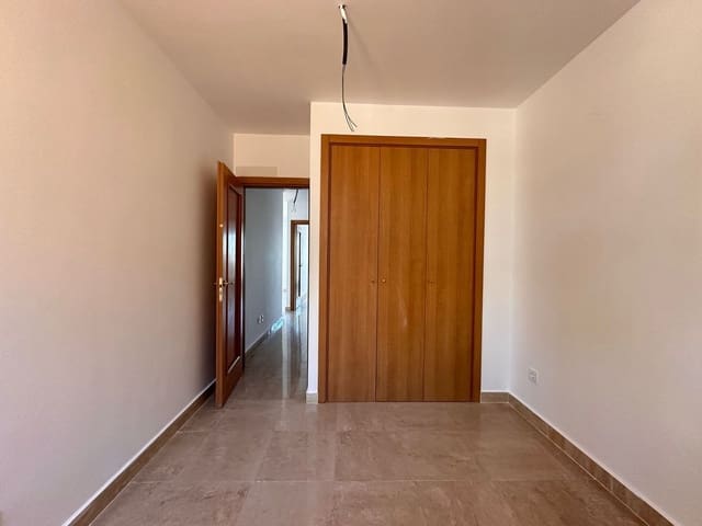 Apartamento de 2 habitaciones en La Duquesa / Puerto de la Duquesa, Manilva en venta con piscina garaje - 249.000 € (Ref: 9807024)