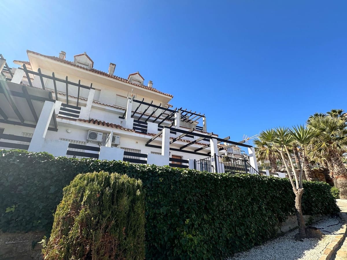 Apartamento de 2 habitaciones en La Duquesa / Puerto de la Duquesa en venta con piscina garaje - 249.000 € (Ref: 9807024)