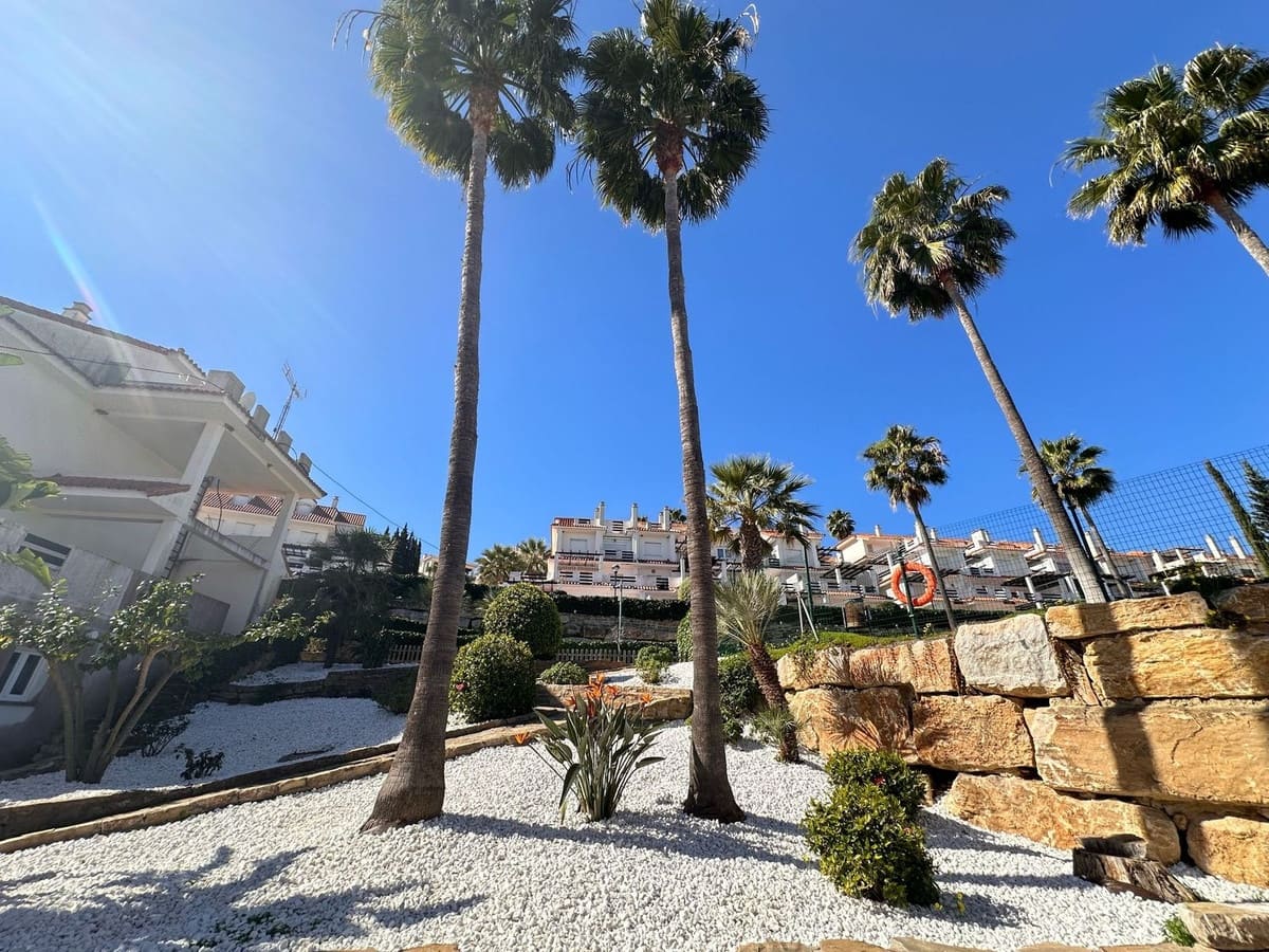 Apartamento de 2 habitaciones en La Duquesa / Puerto de la Duquesa en venta con piscina garaje - 249.000 € (Ref: 9807024)