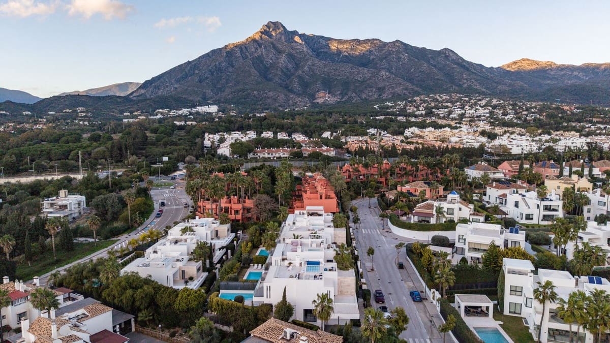 6 sypialnia Willa na sprzedaż w Golden Mile z basenem garażem - 3 950 000 € (Ref: 9807177)