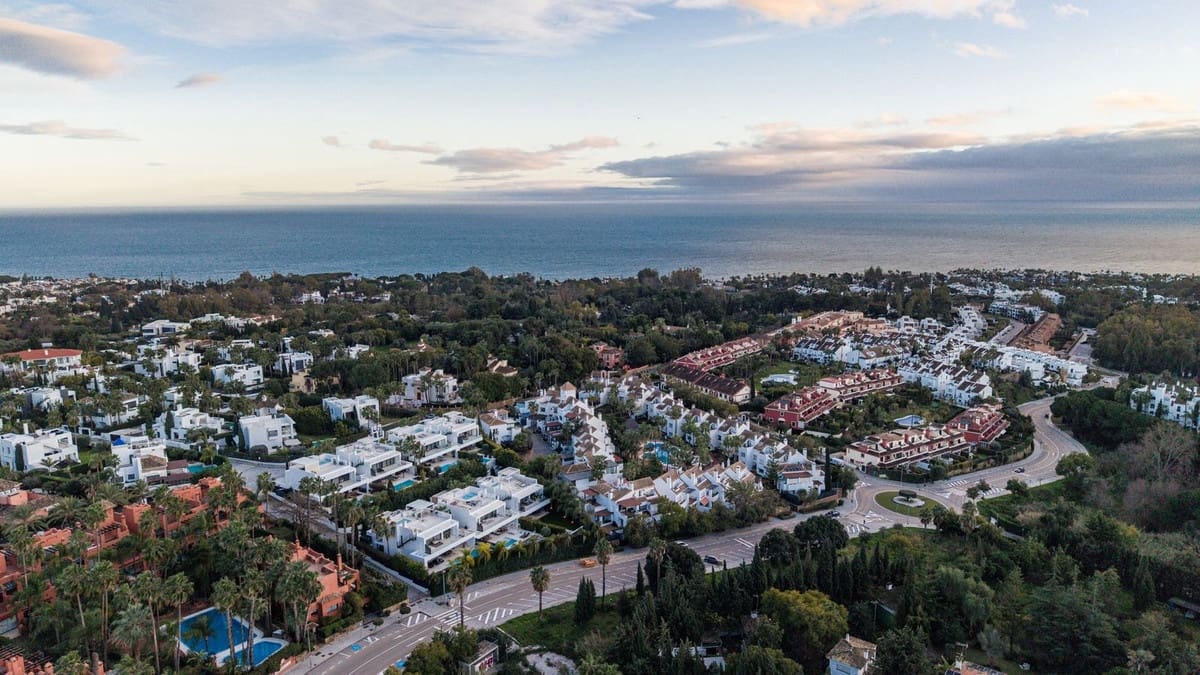 6 sypialnia Willa na sprzedaż w Golden Mile z basenem garażem - 3 950 000 € (Ref: 9807177)