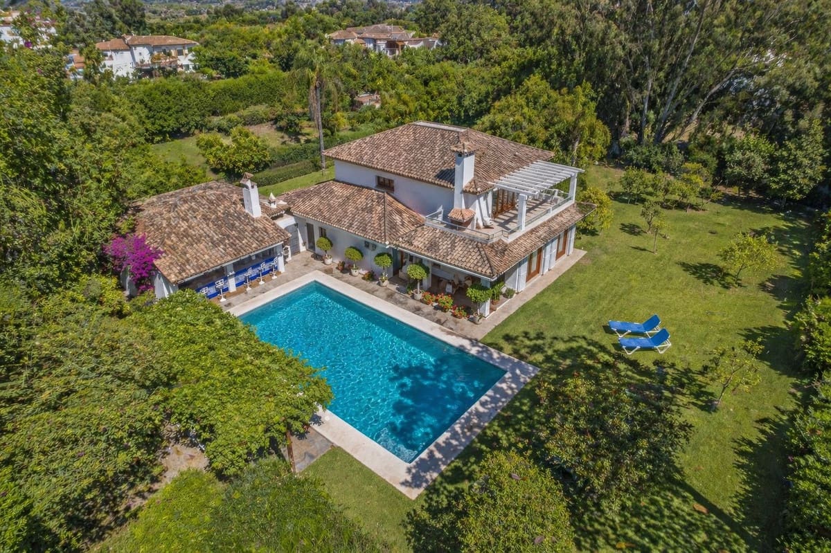 5 bedroom Villa for sale in New Golden Mile with pool garage - € 2,400,000 (Ref: 9815048)