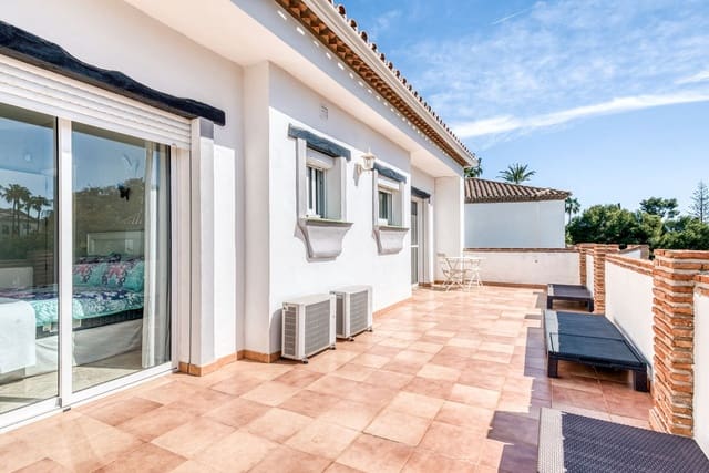 4 makuuhuone Huvila myytävänä paikassa Calahonda, Mijas mukana uima-altaan 
autotalli - 1 299 000 € (Ref: 9815130)