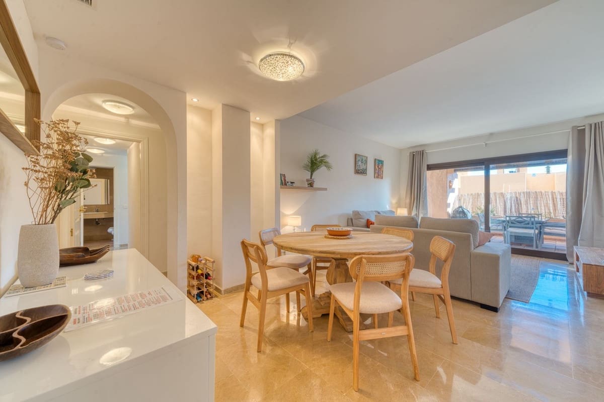 3 sypialnia Apartament na sprzedaż w La Duquesa / Puerto de la Duquesa z basenem garażem - 349 000 € (Ref: 9816417)