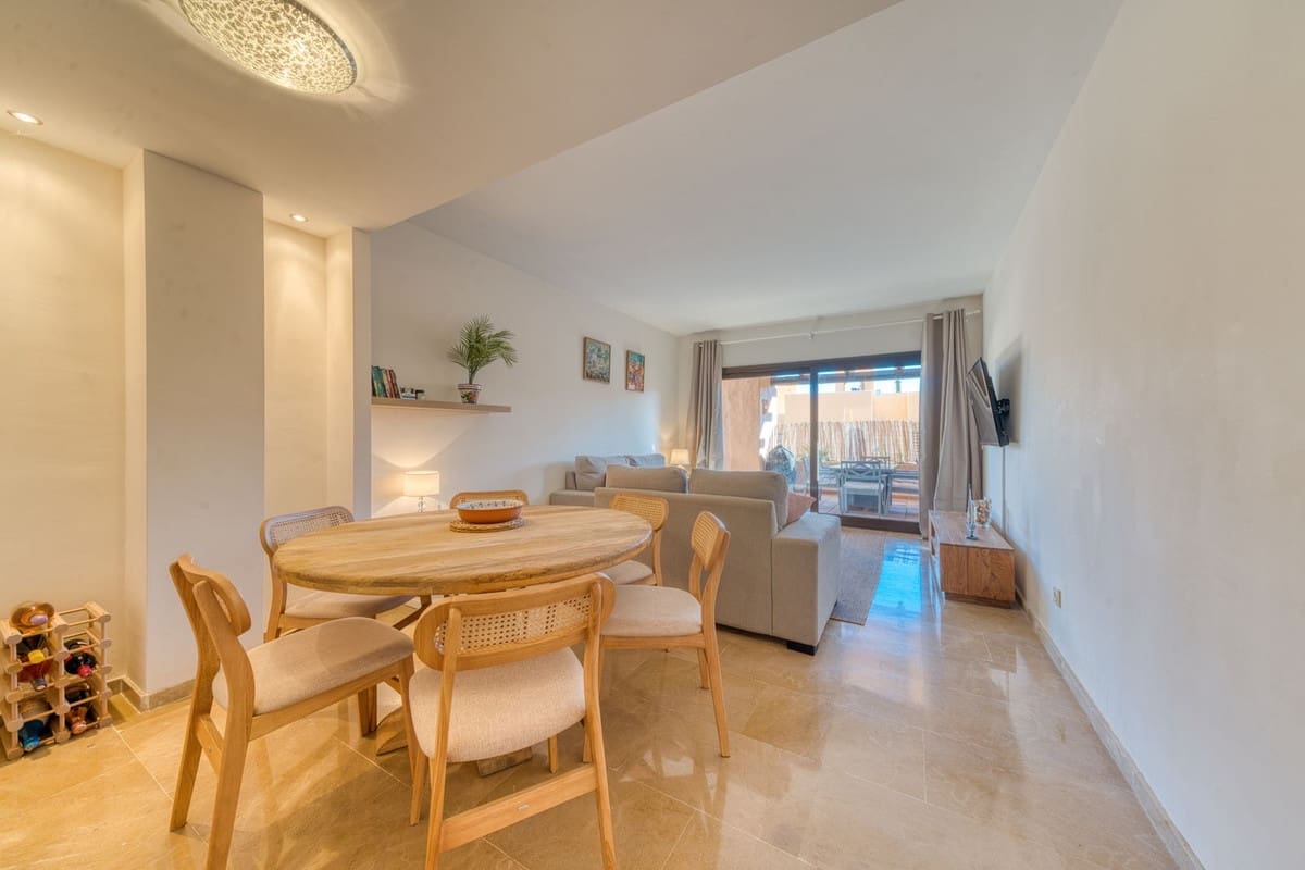 3 sypialnia Apartament na sprzedaż w La Duquesa / Puerto de la Duquesa z basenem garażem - 349 000 € (Ref: 9816417)