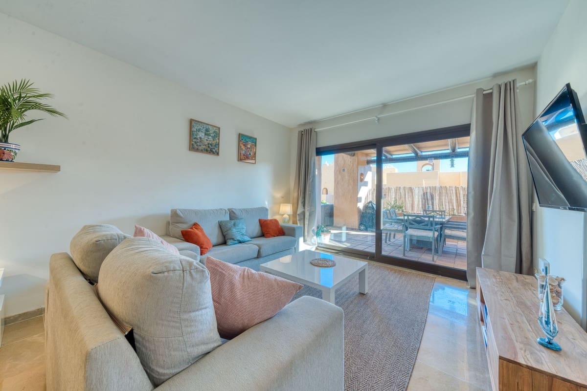 3 sypialnia Apartament na sprzedaż w La Duquesa / Puerto de la Duquesa z basenem garażem - 349 000 € (Ref: 9816417)