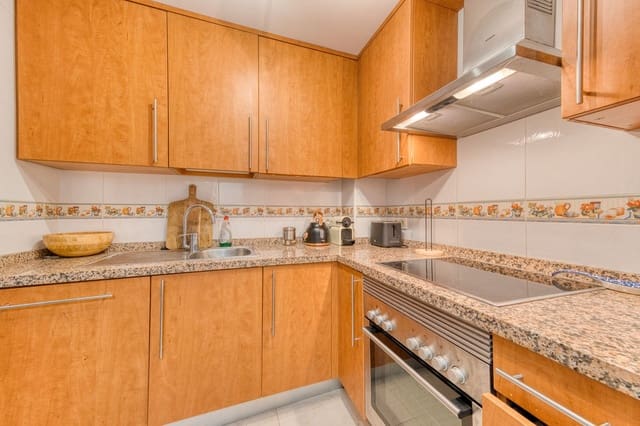 3 sypialnia Apartament na sprzedaż w La Duquesa / Puerto de la Duquesa, Manilva z basenem garażem - 349 000 € (Ref: 9816417)