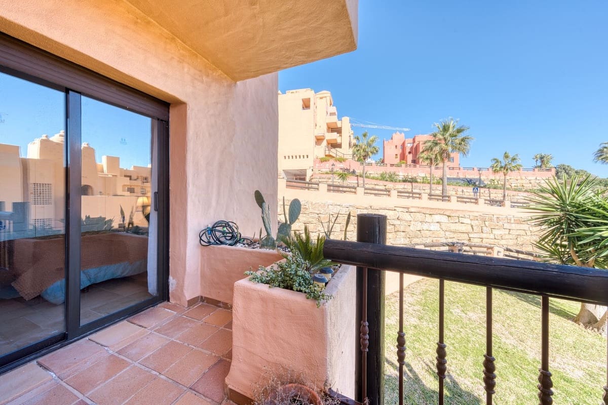 3 sypialnia Apartament na sprzedaż w La Duquesa / Puerto de la Duquesa z basenem garażem - 349 000 € (Ref: 9816417)