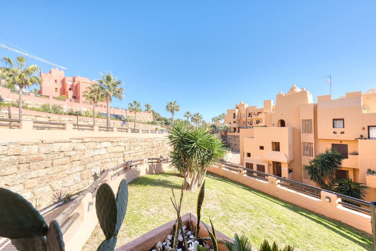 3 sypialnia Apartament na sprzedaż w La Duquesa / Puerto de la Duquesa z basenem garażem - 349 000 € (Ref: 9816417)