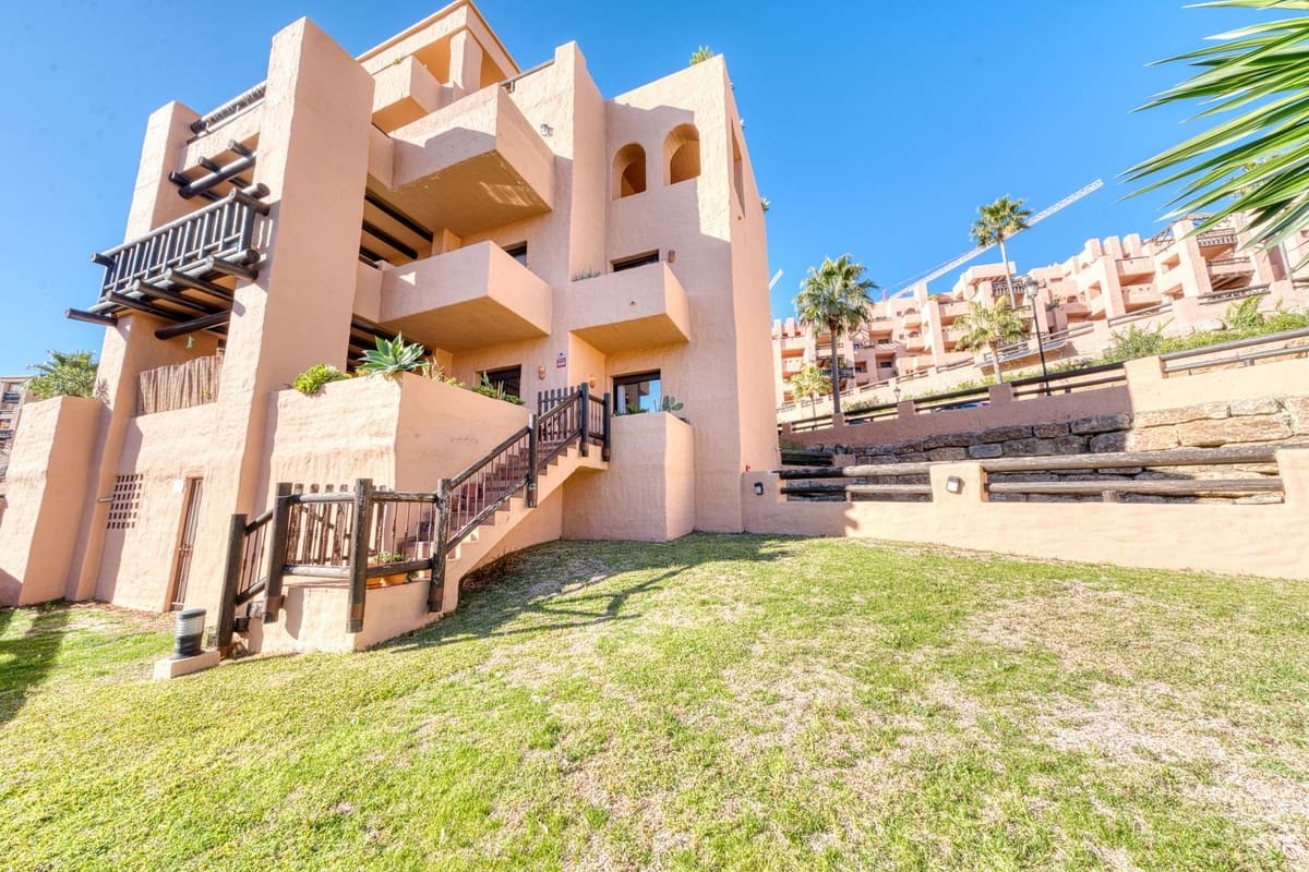 3 sypialnia Apartament na sprzedaż w La Duquesa / Puerto de la Duquesa z basenem garażem - 349 000 € (Ref: 9816417)